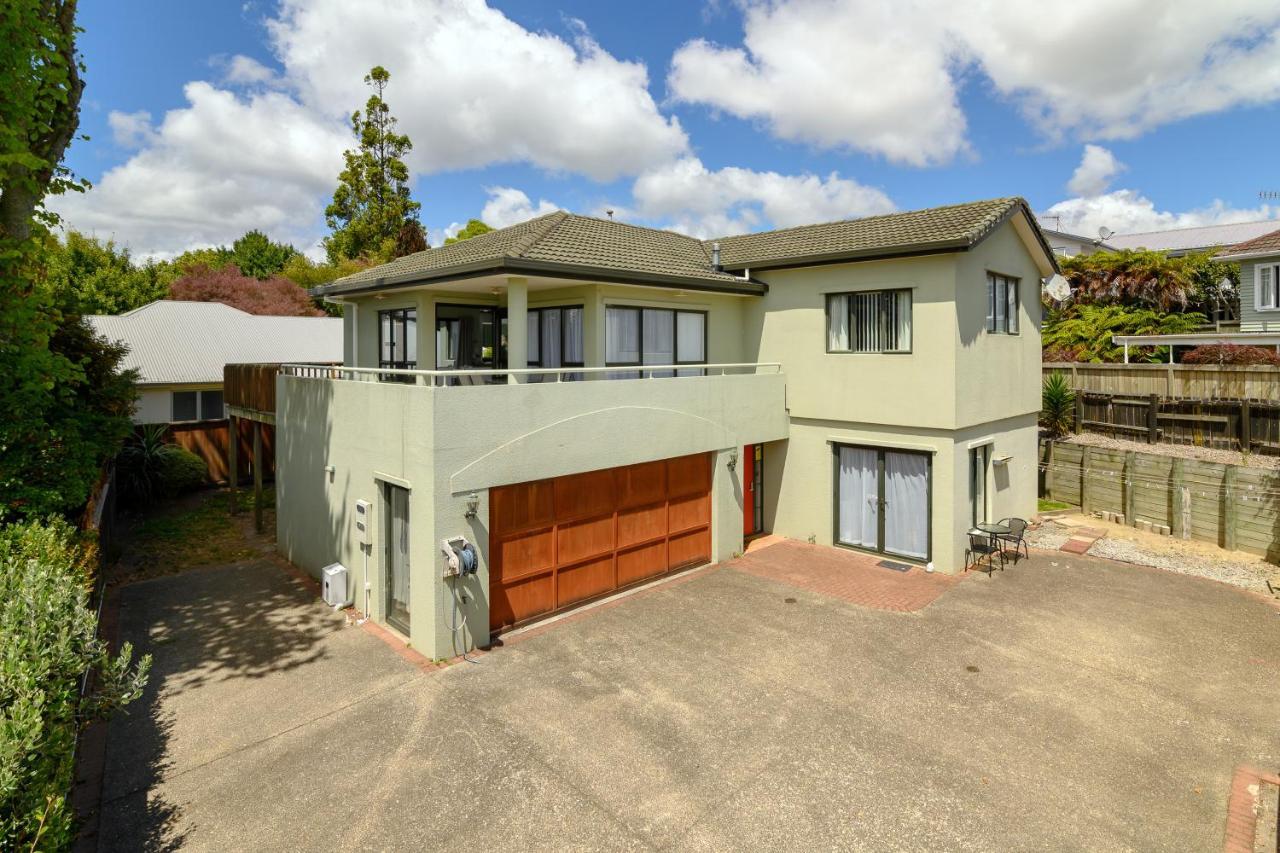 Red Door Holiday House Rotorua Exterior photo